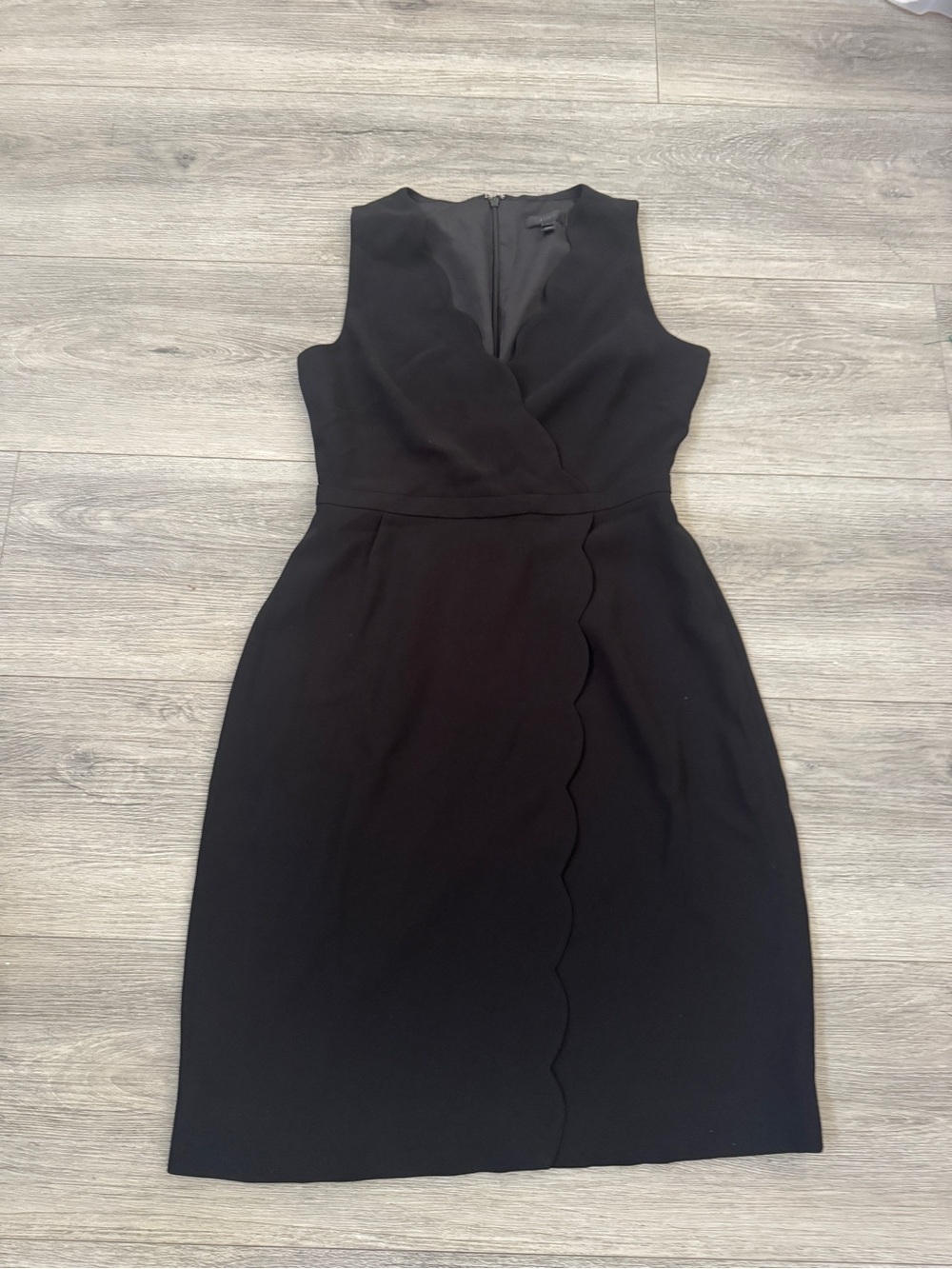 J. Crew Women’s Black Scallop Sheath cocktail Dress size 6 - Picture 4 of 12